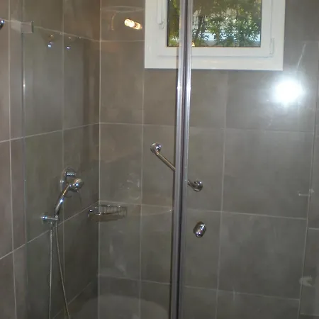 Manolis' House 2* İskados