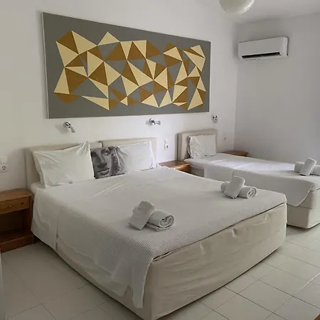מלון דירות Manolis' House 3*