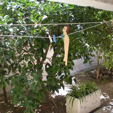 מלון דירות Manolis' House 3*