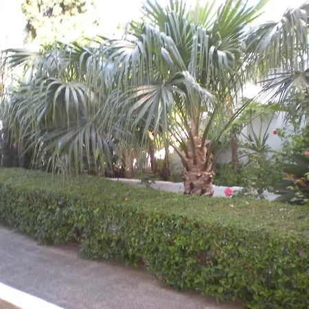 Manolis' House מלון דירות 4*